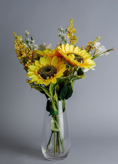 The 5 Best Artificial Transitional Flowers to get you from Summer to Autumn 4 Artificial Transitional Flowers (Sunflower)